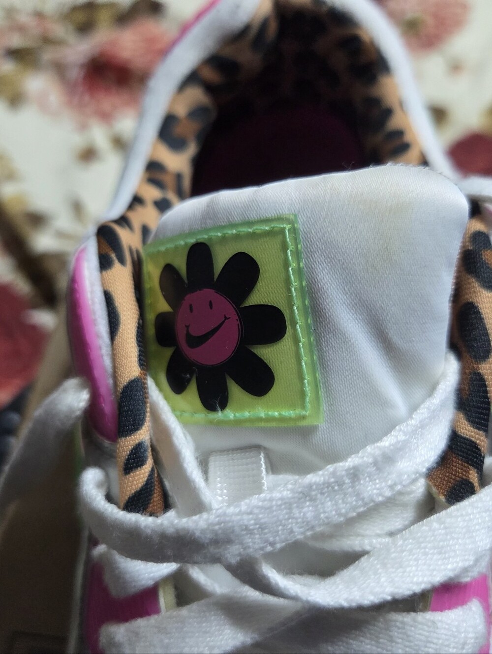 Nike Women's Air Max 90 LX - Picture 6 of 6